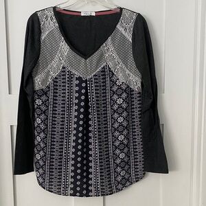 Taylor & Sage Black and White Patterned Blouse